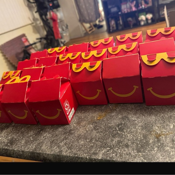 McDonald's Playset with Red and Yellow Accessories - Picture 1 of 2